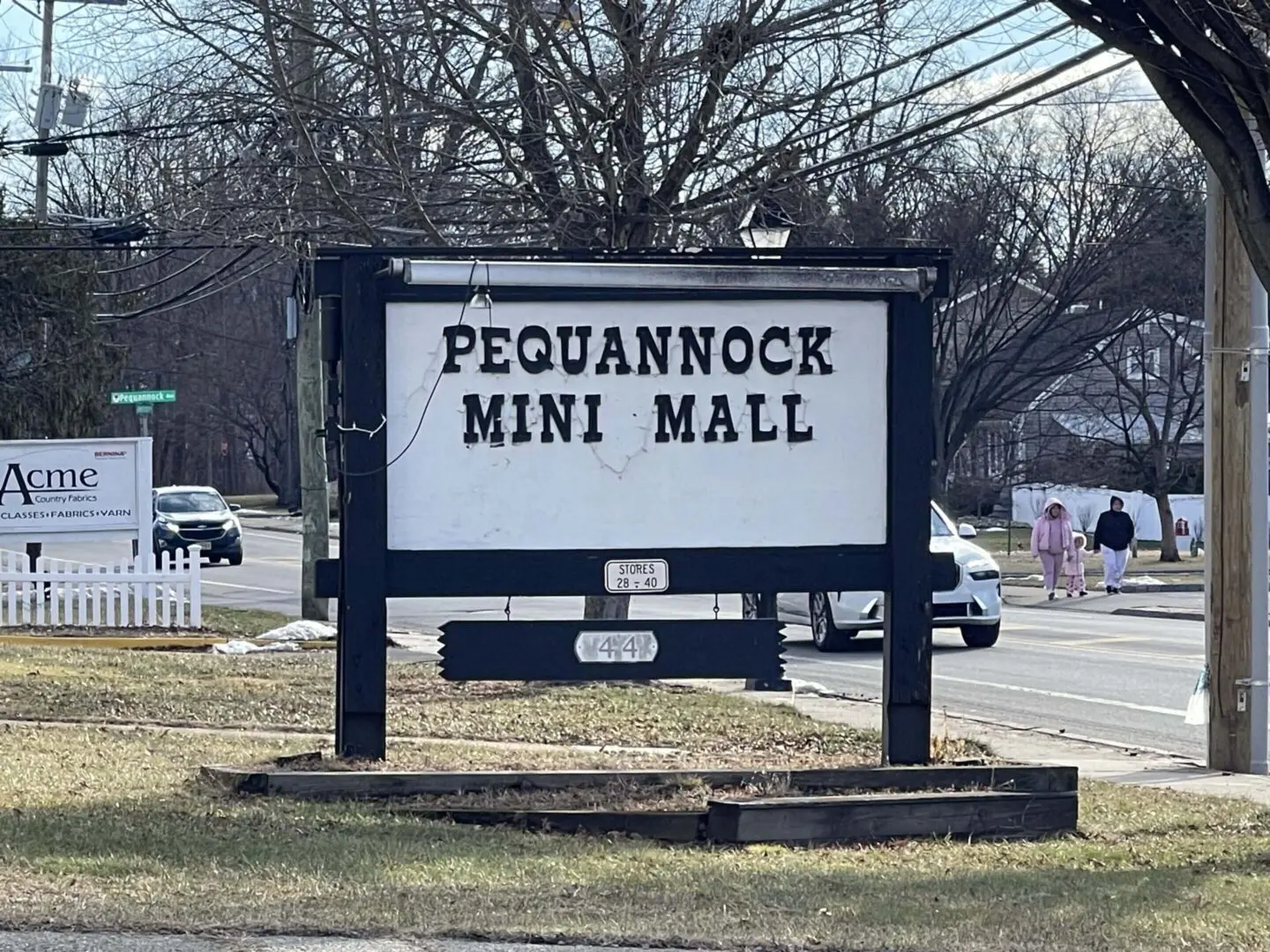 Pequannock NJ mini mall sign