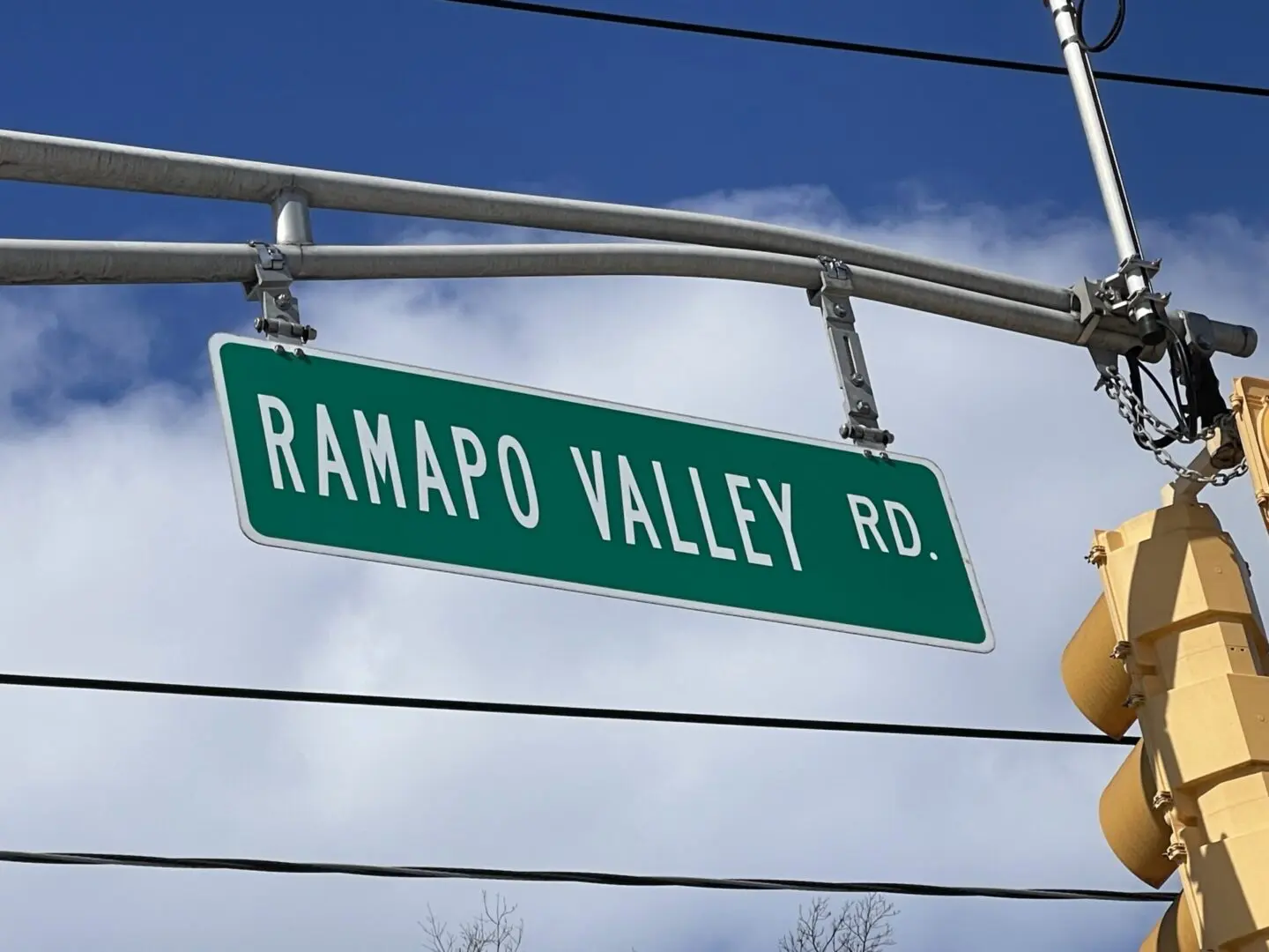 Image Ramapo Valley Road sign in Oakland NJ
