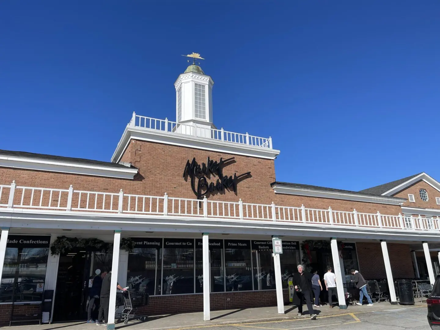 image of market basket shopping center in franklin lakes new jersey