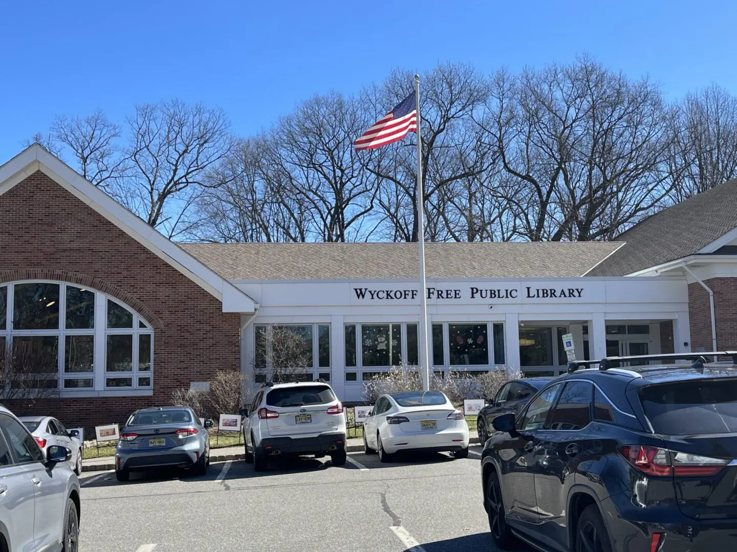 Wyckoff Free Public Library located at 200 Woodland Avenue, Wyckoff, New Jersey